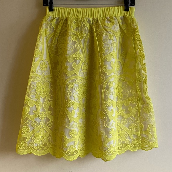 Lucy Paris Reece Scalloped Lace Skirt Size M Neon Yellow - Picture 7 of 11